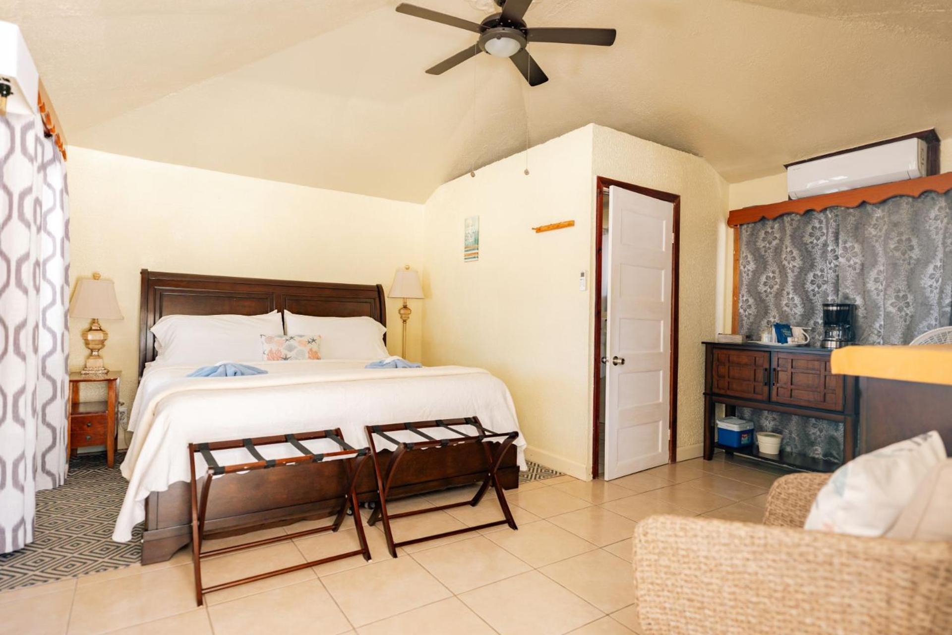 Blue Marlin Beach Resort Dangriga Exterior photo